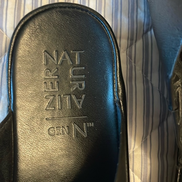Naturalizer black leather slides size 7.5 - Picture 2 of 4